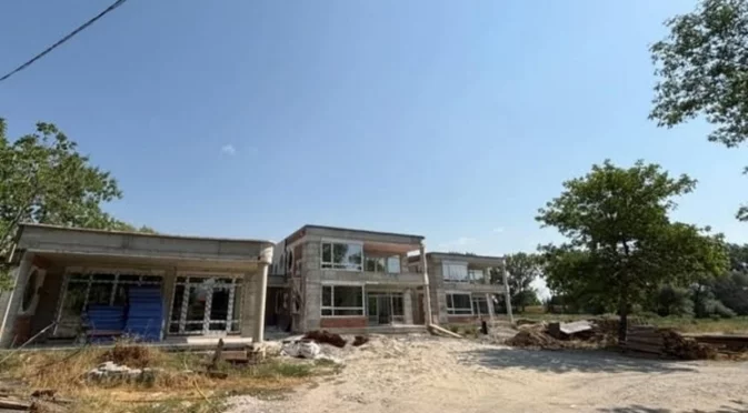 Продължават строителните дейности в новата детска градина в село Равно поле