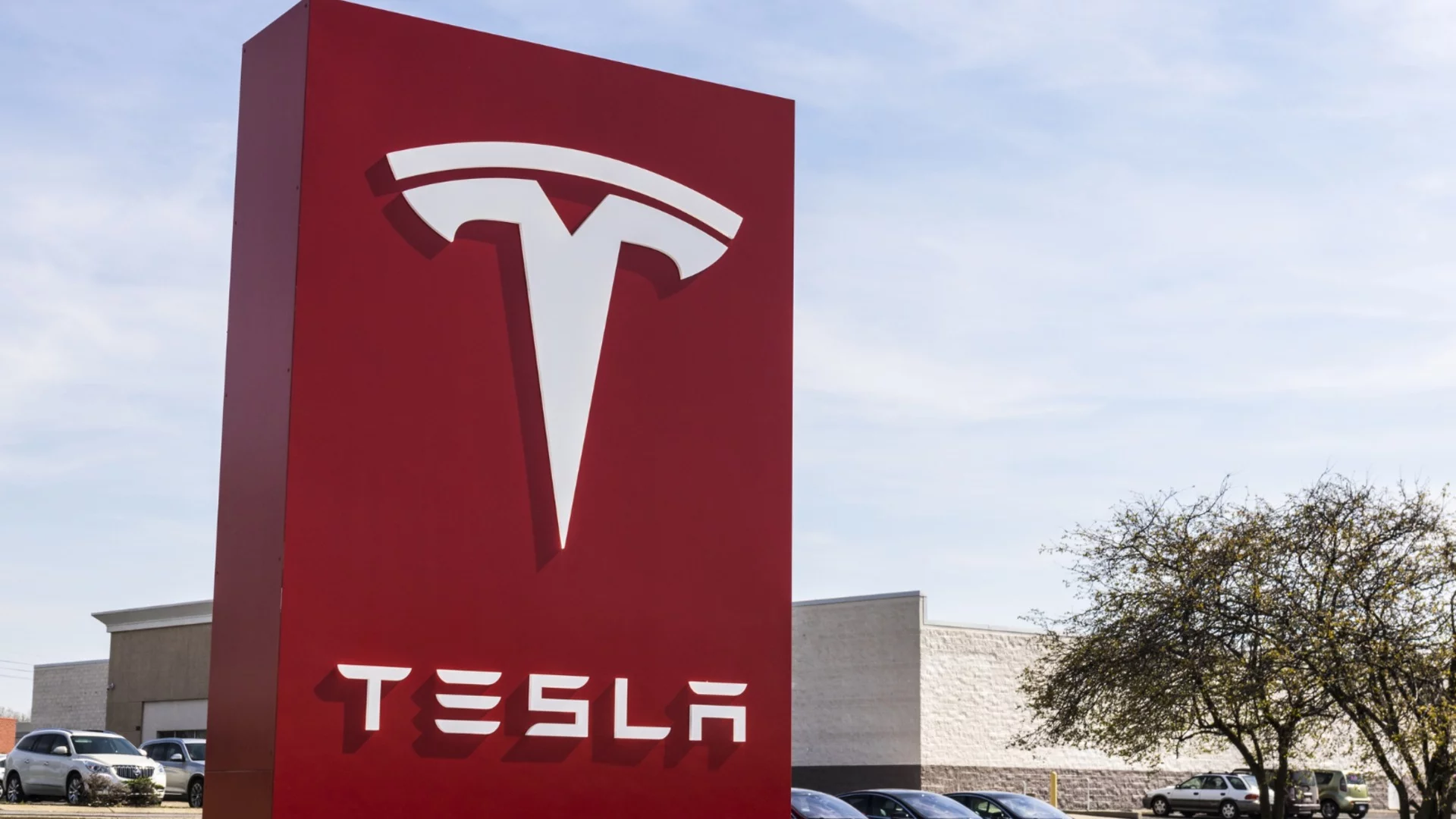 Обява за работа: Tesla търси шофьор за тестове на автопилот