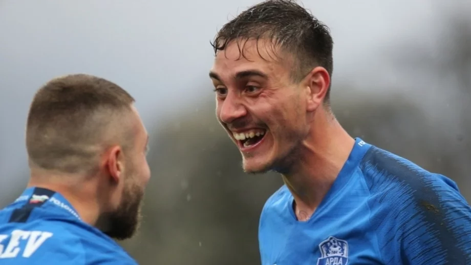 ГОЛЯМ СКАНДАЛ! Съдят български национал за измама