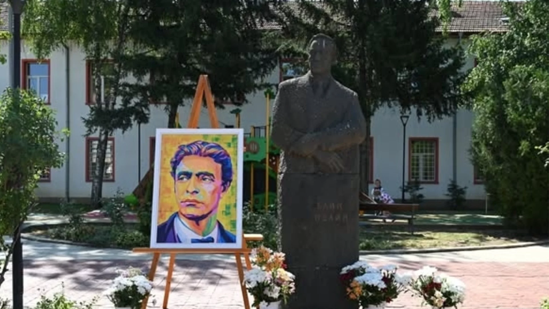 Елин Пелин сведе глава в памет на патрона на града
