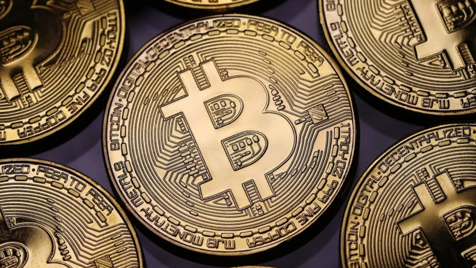 Цената на биткойна удари нов рекорд