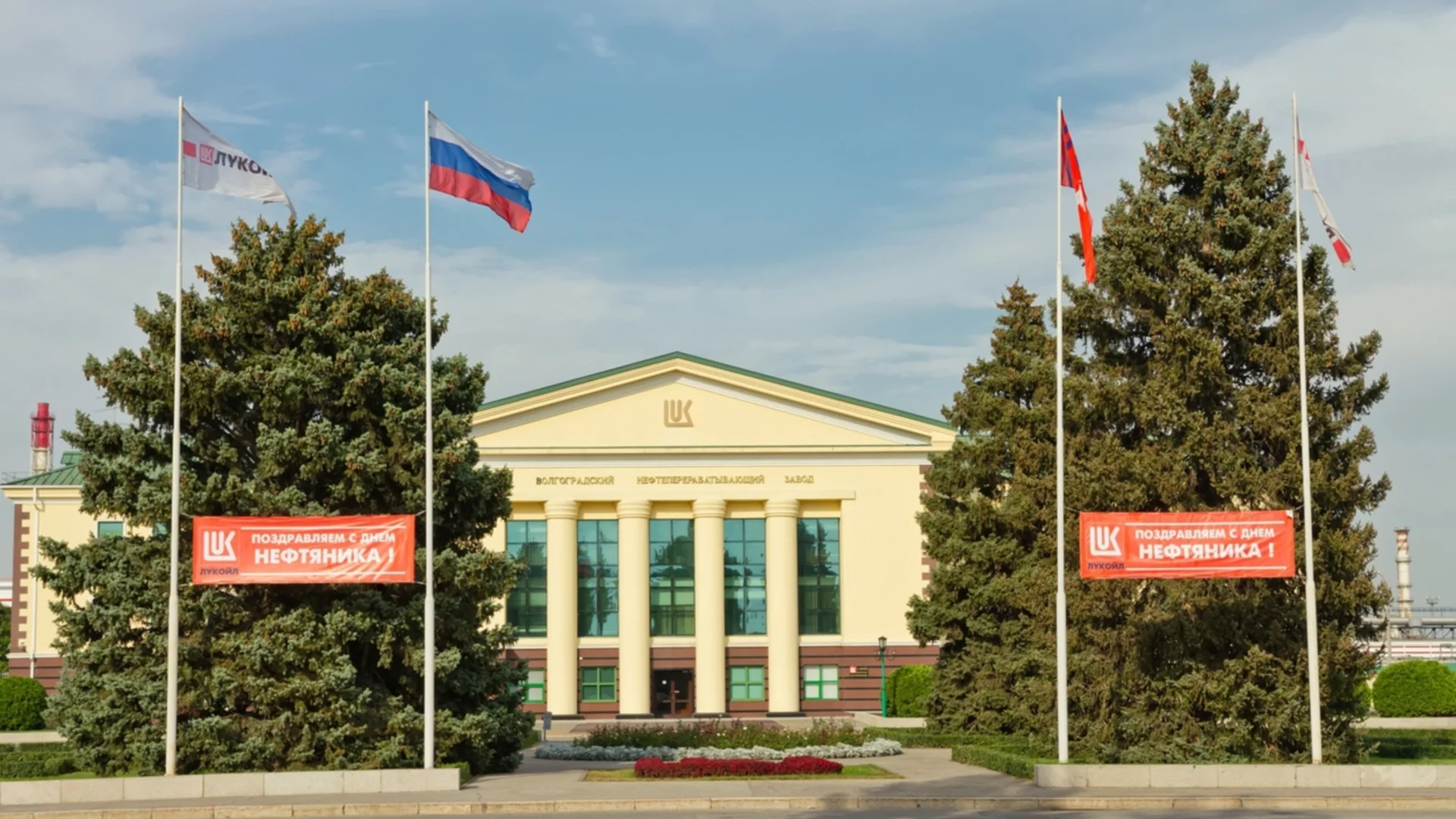 Успешна атака с дронове на Украйна: Пламна рафинерия на "Лукойл" във Волгоград (ВИДЕО)