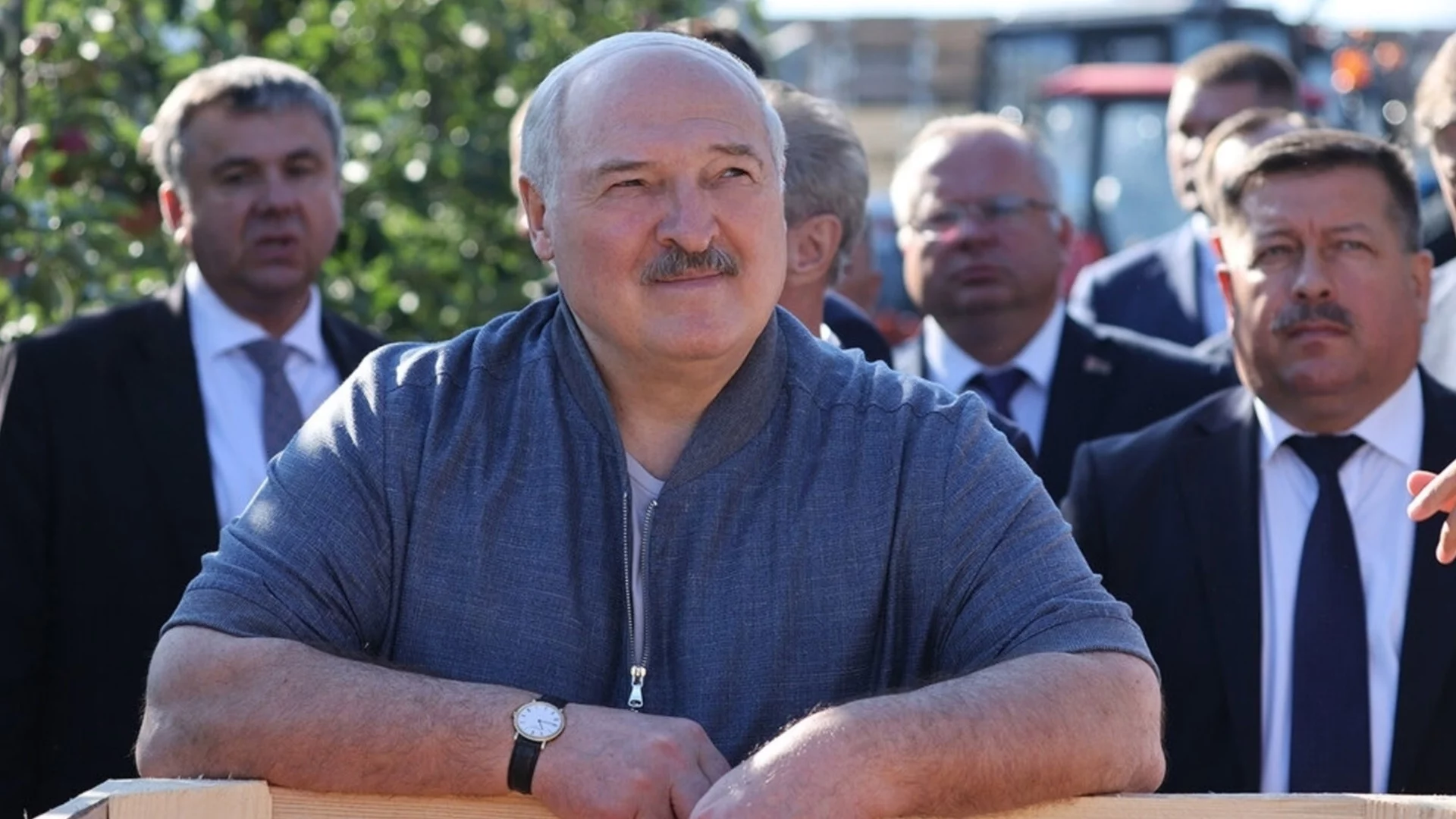 Подгряващата звезда на Путин: Лукашенко говори с Тръмп преди голямата среща в Аляска