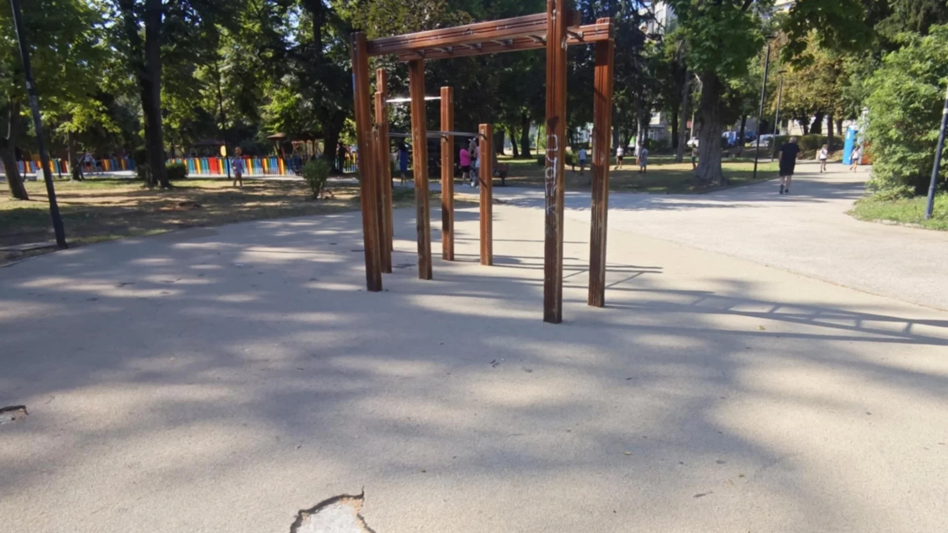 Вандалска проява в Градската градина на Плевен