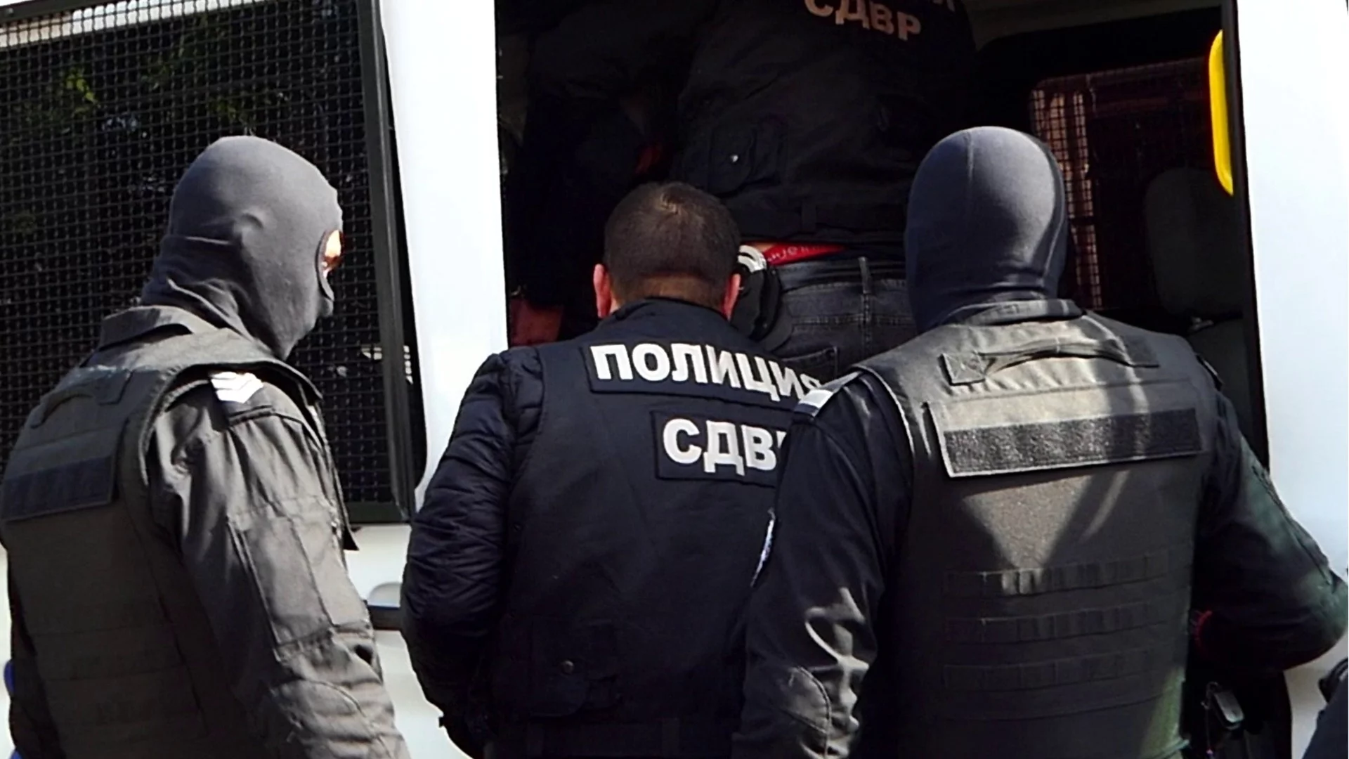 Полиция влезе в ромските махали в София, проверяват се шофьори