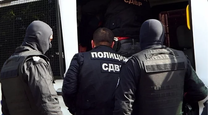 Полиция влезе в ромските махали в София, проверяват се шофьори