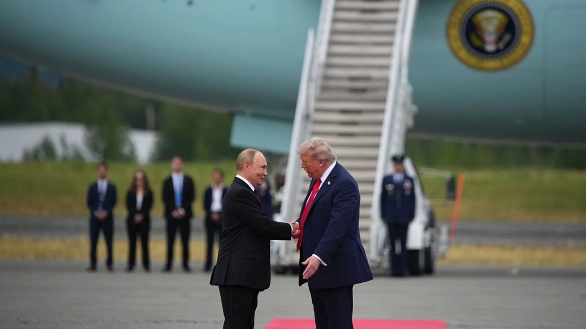 Тръмп и Путин не искат мир в Украйна: Мнението на евродепутат след срещата в Аляска
