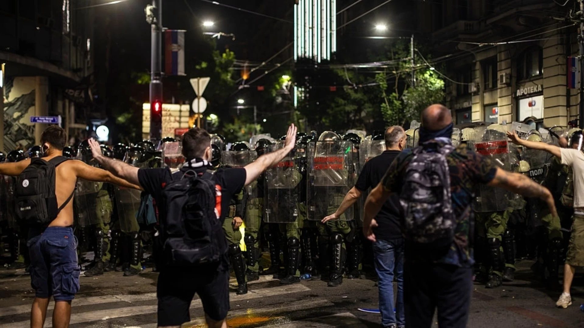"Не сме боксови круши": Поредни сблъсъци на протести в Сърбия