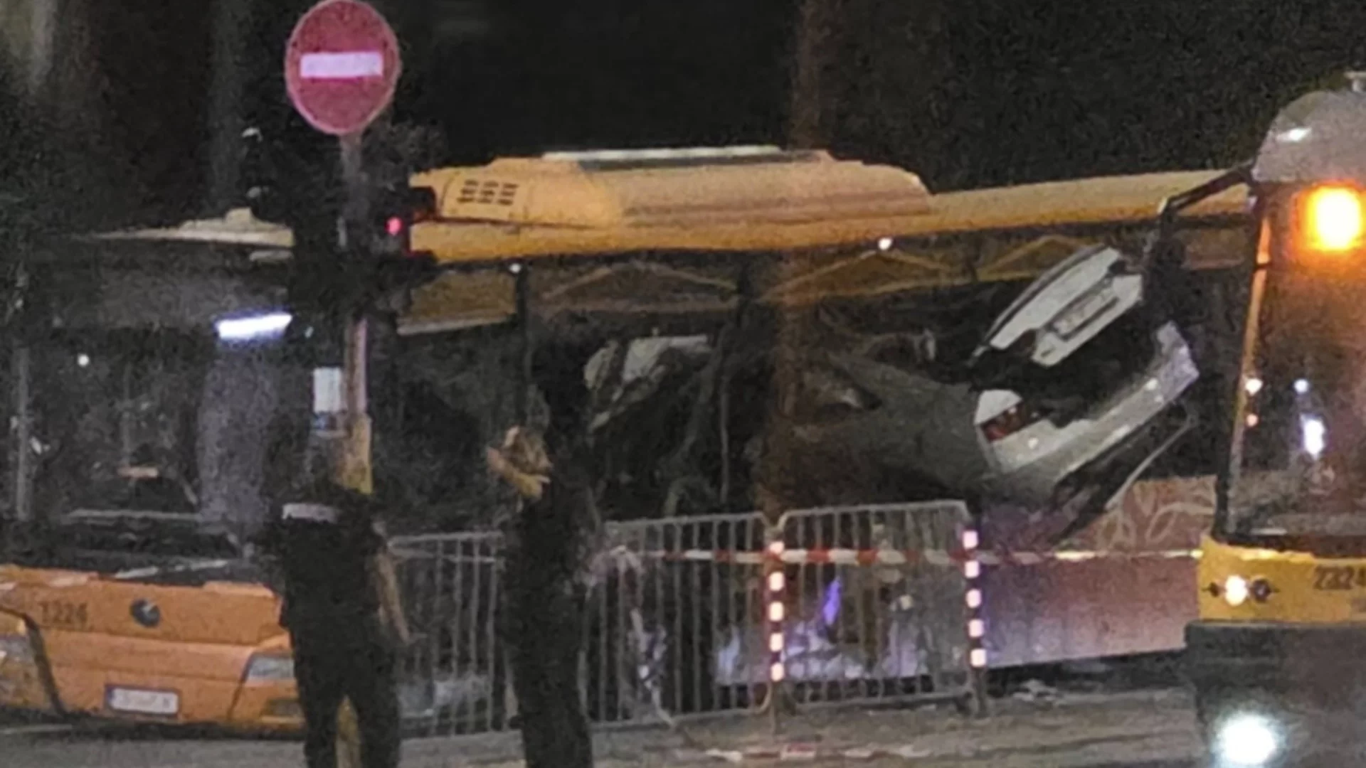 Версия: Причината за катастрофата, смазала автобус на градския транспорт в София