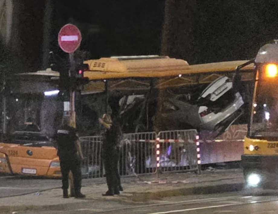 Версия: Причината за катастрофата, смазала автобус на градския транспорт в София