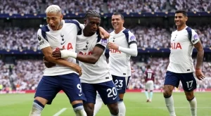 Тотнъм стартира ударно с Томас Франк, а Ричарлисон наказва здраво