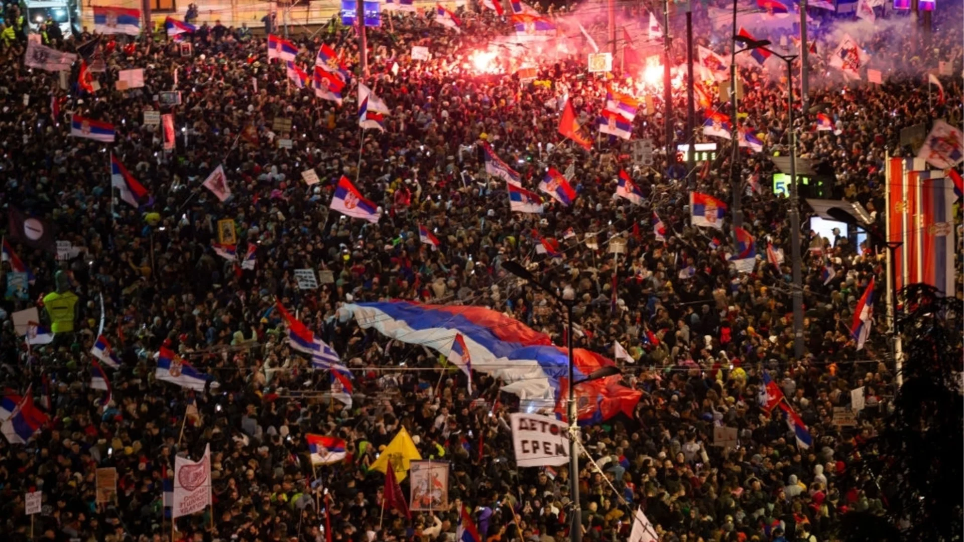 Хаос, сълзотворен газ и арести: Протестите в Сърбия ескалират (ВИДЕА)