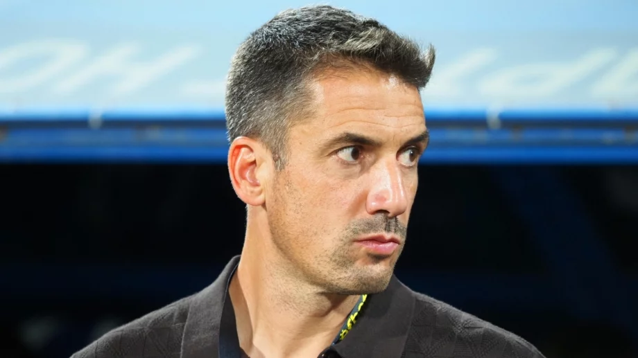 Лошо главоболие за Хулио Веласкес преди Левски - АЗ Алкмаар