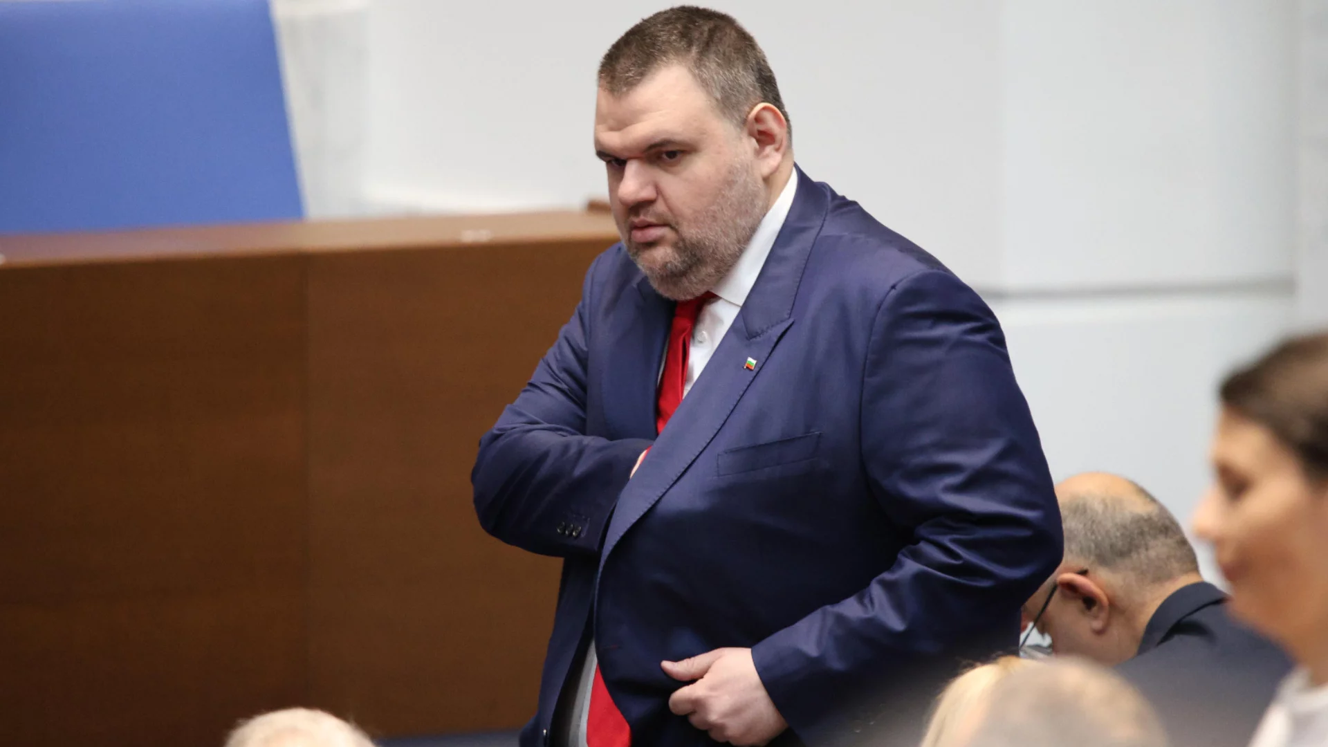 Пеевски поиска и ДАНС да се занимава с бързите кредити