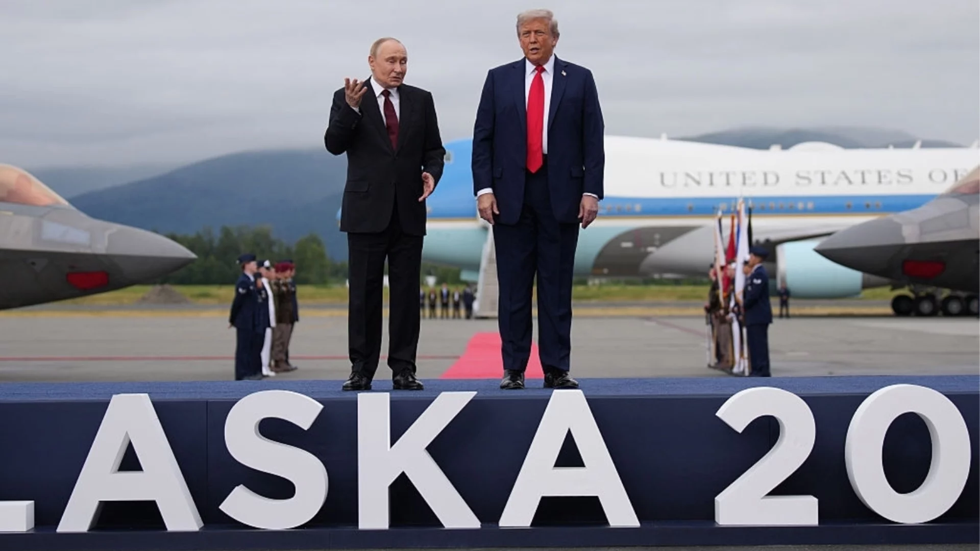 Неволите на един диктатор: Путин носил пари в брой, за да си плати керосина за обратния път от Аляска
