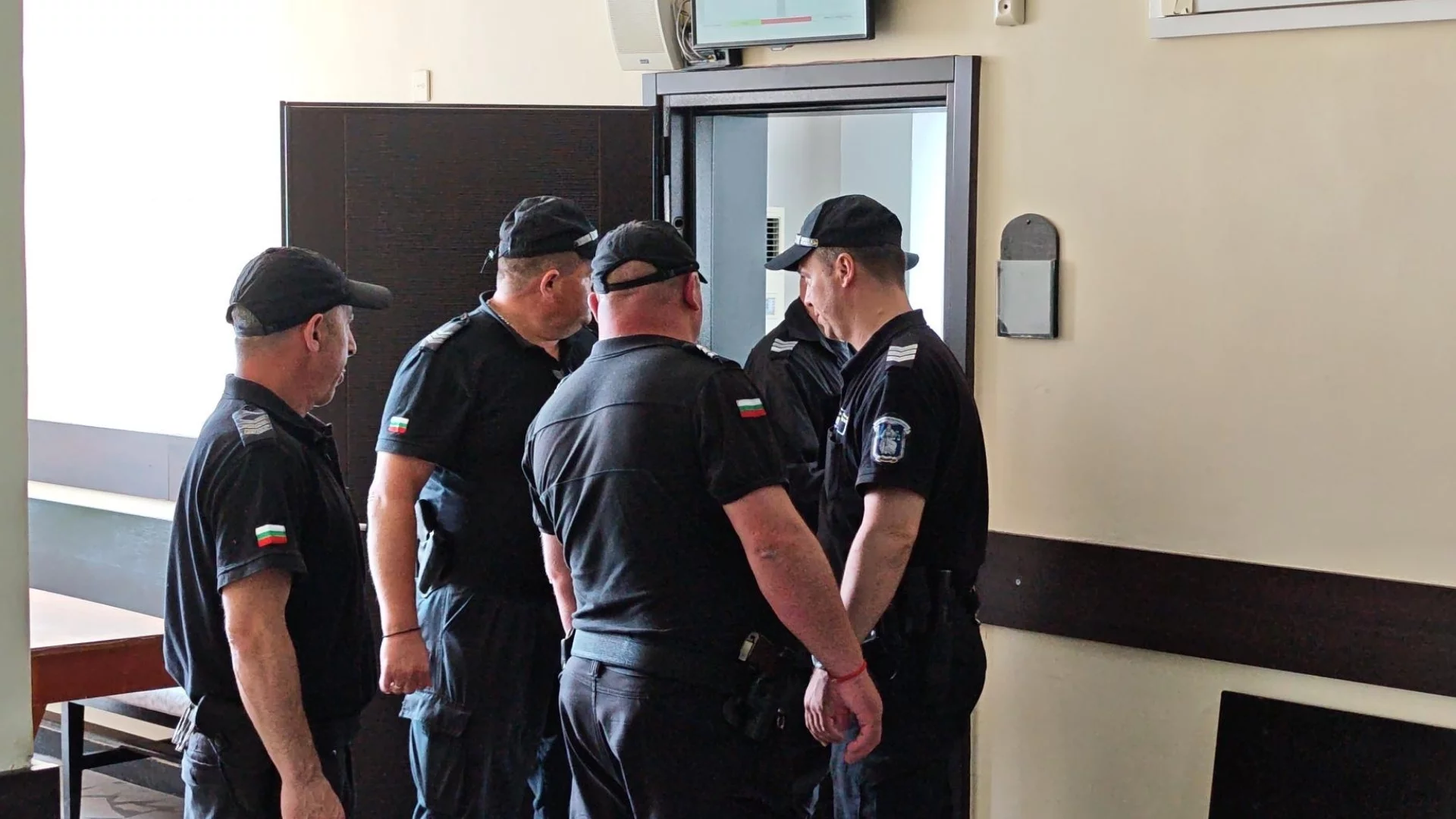 Парите, колите и имотите на най-големите началници в МВР: Скромна 2024 година