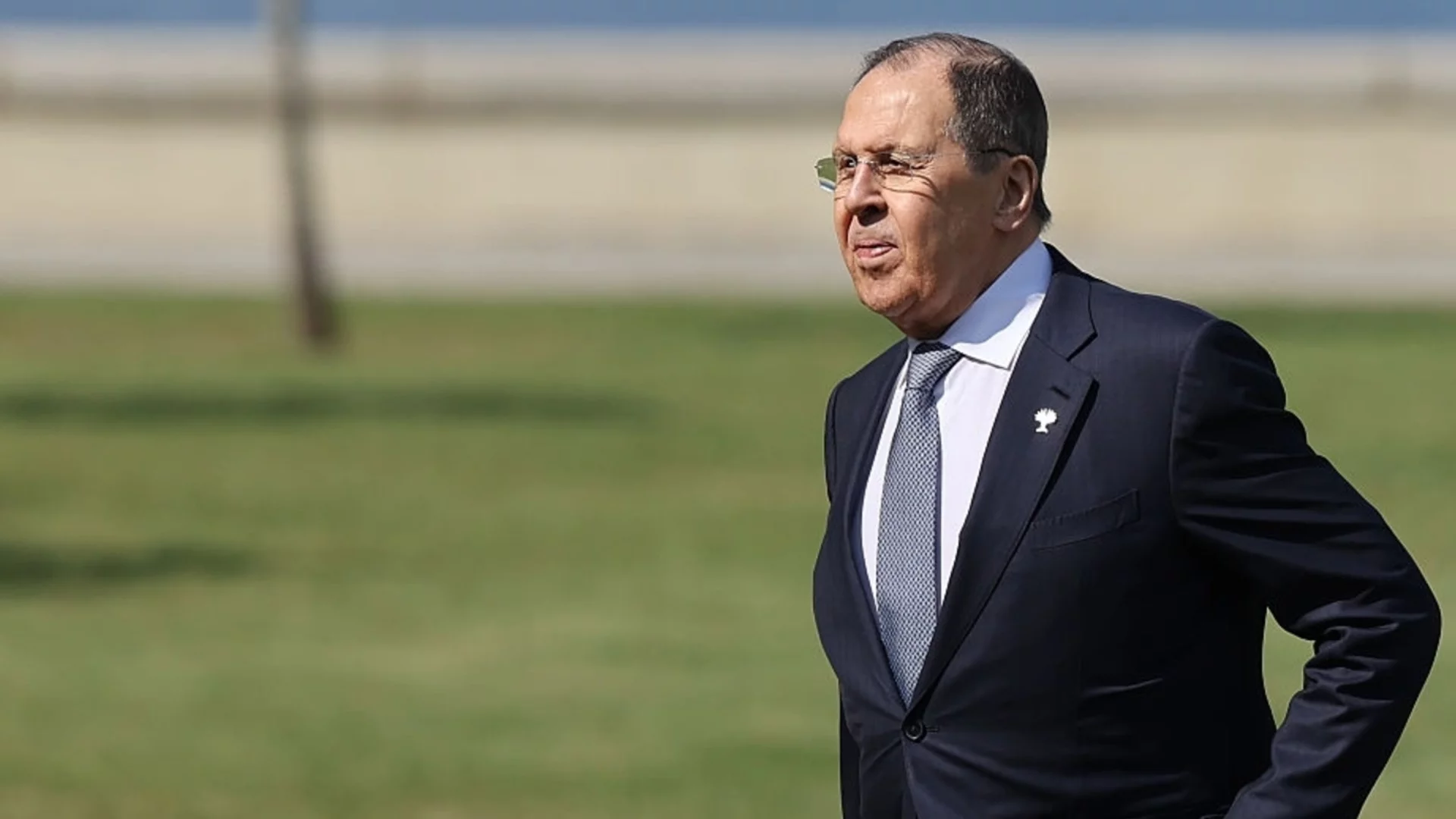 Бум на поръчки на суичър "СССР" като на Лавров, пускат го и на латиница