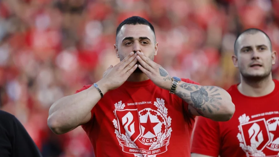 Това ли е новата любов на Карлос Насар?