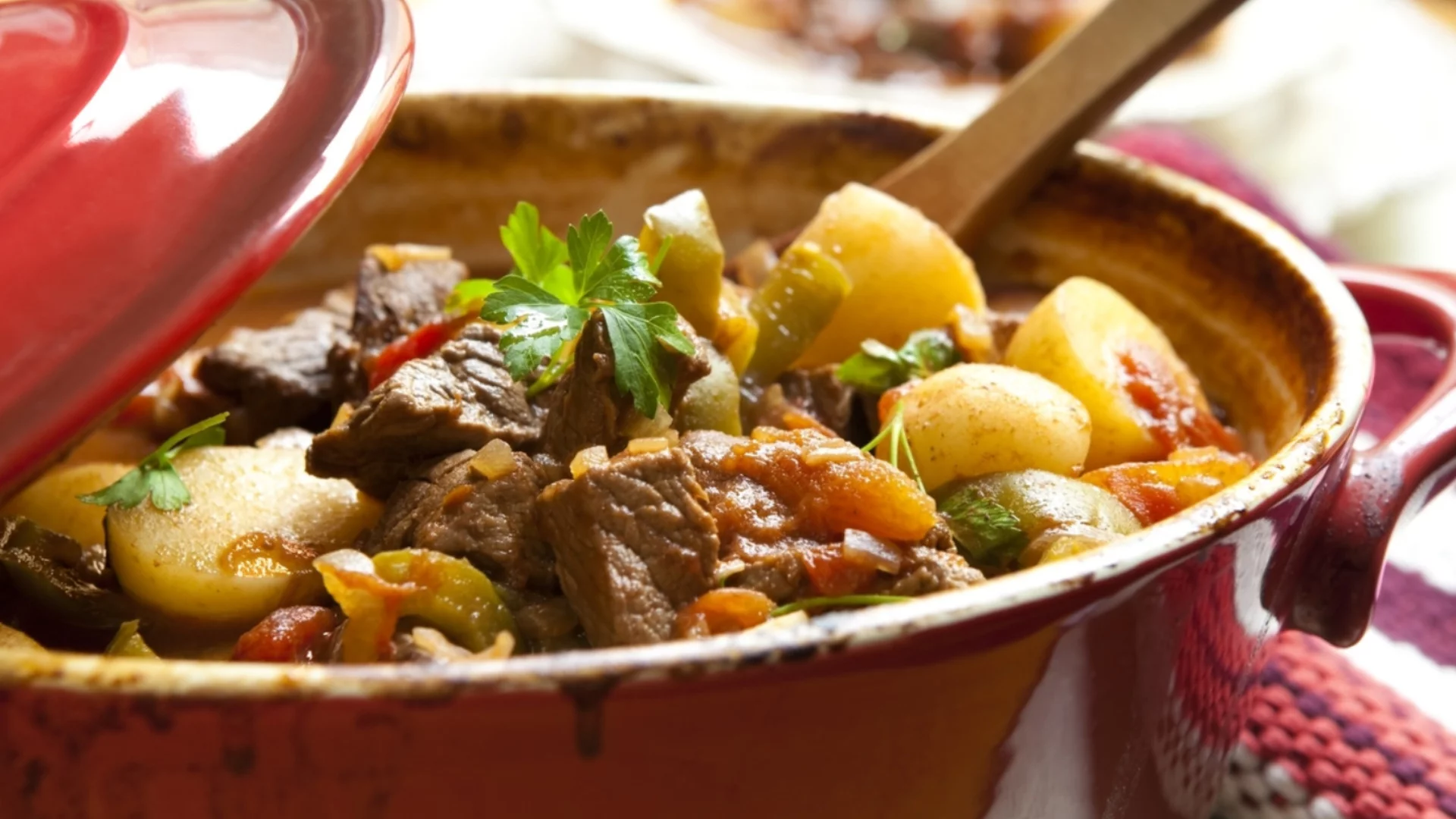Този телешки гювеч по манастирски има божествен вкус