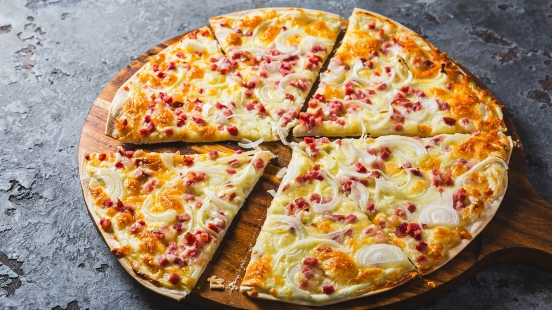 Как да приготвим най-вкусния сметанов сос за пица?