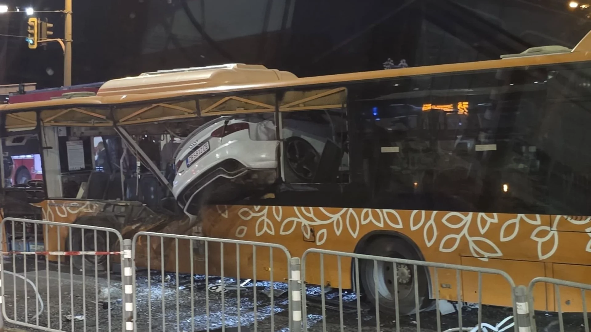 Шофьорът на автобуса, в който се вряза кола, трябвало скоро да се пенсионира: Разказ през сълзи на сина му
