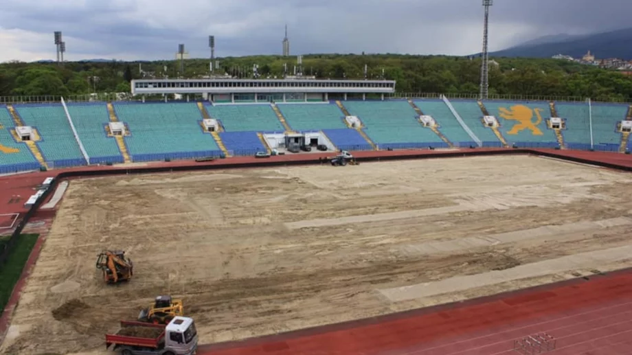 Преди мачовете на Левски и България – проблем с терена на Националния стадион
