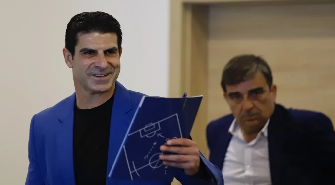 "Зад новата фасада в БФС се подават старите муцуни. Гонзо е магьосник - в стил "Лупи" стопи 6,5 млн. дълг"