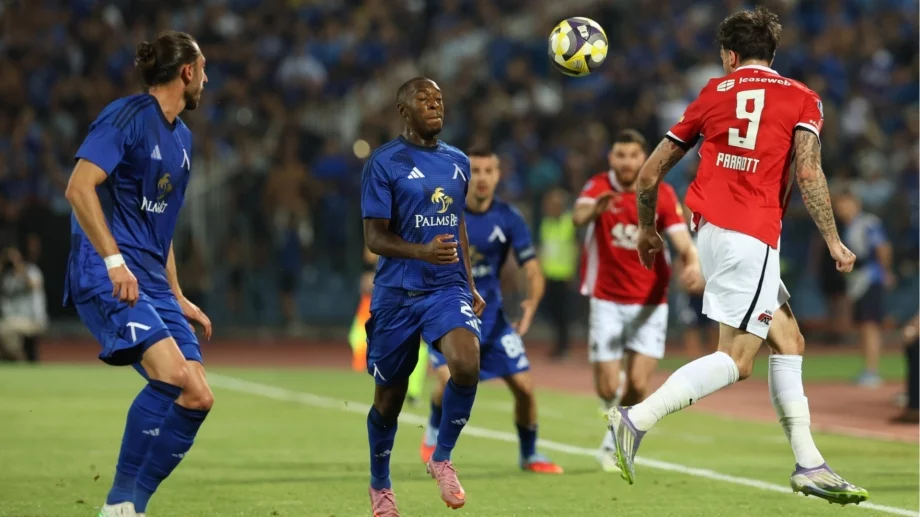 Разкритие: Ясна е причината за загубата на Левски от АЗ Алкмаар