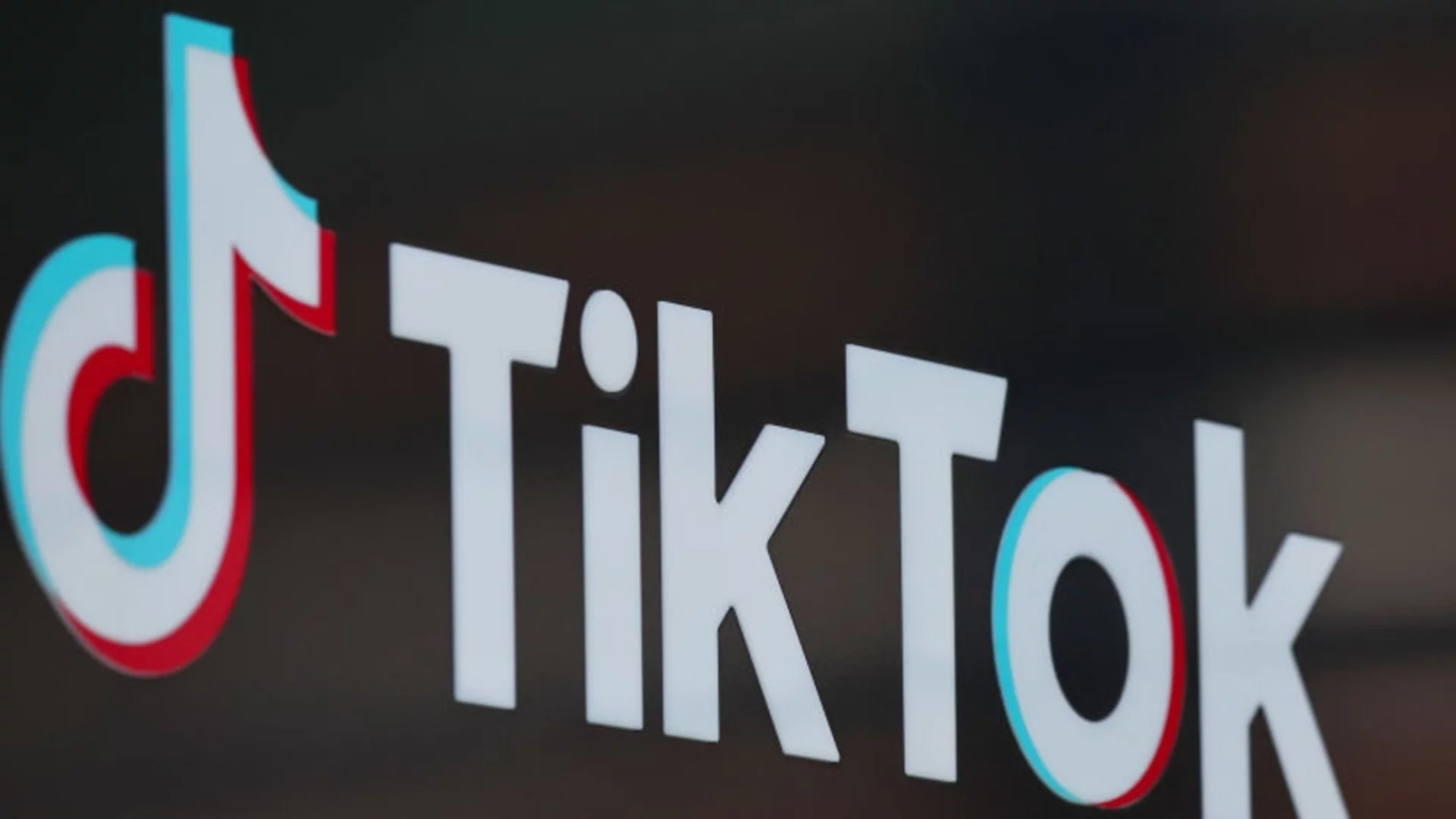 TikTok заменя модераторите с изкуствен интелект: Ето къде