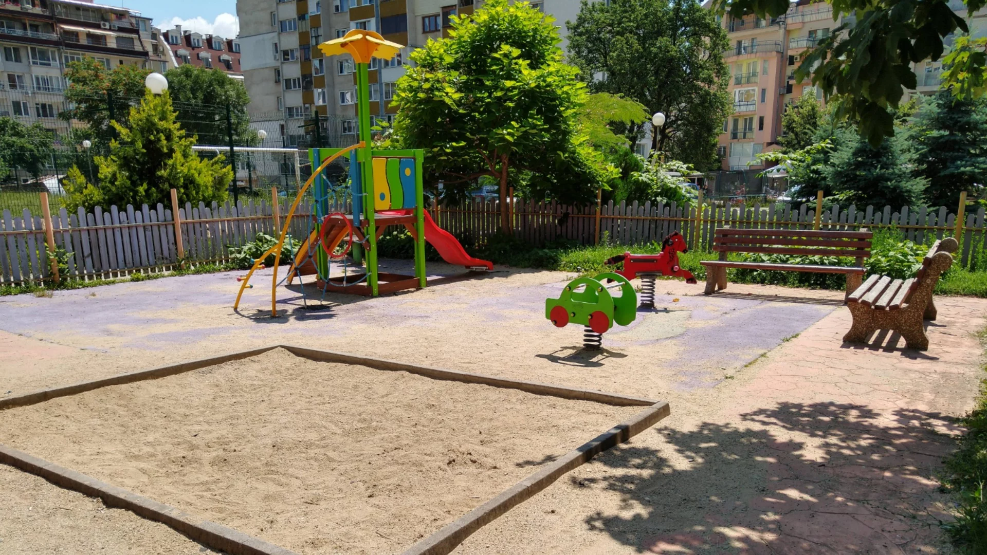 Дете от Варна е в болница след токов удар на детска площадка