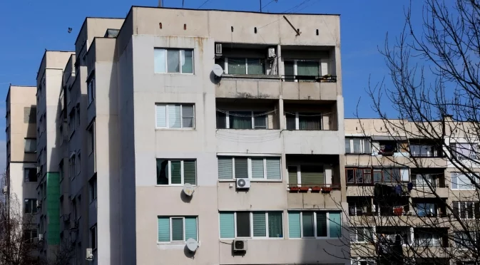 Санират 13 жилищни блока в Пазарджик