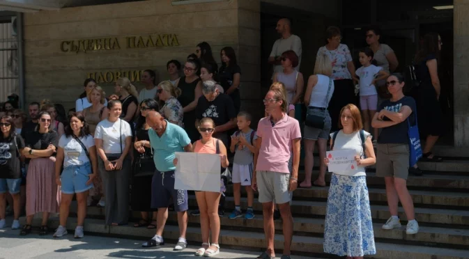 Мистериозно момиче се е возило на АТВ-то, помело шестима души в Слънчев бряг