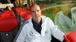 Смъртта на дъщеря му го съсипа, изпадна в тежка депресия и се хвърли под влака