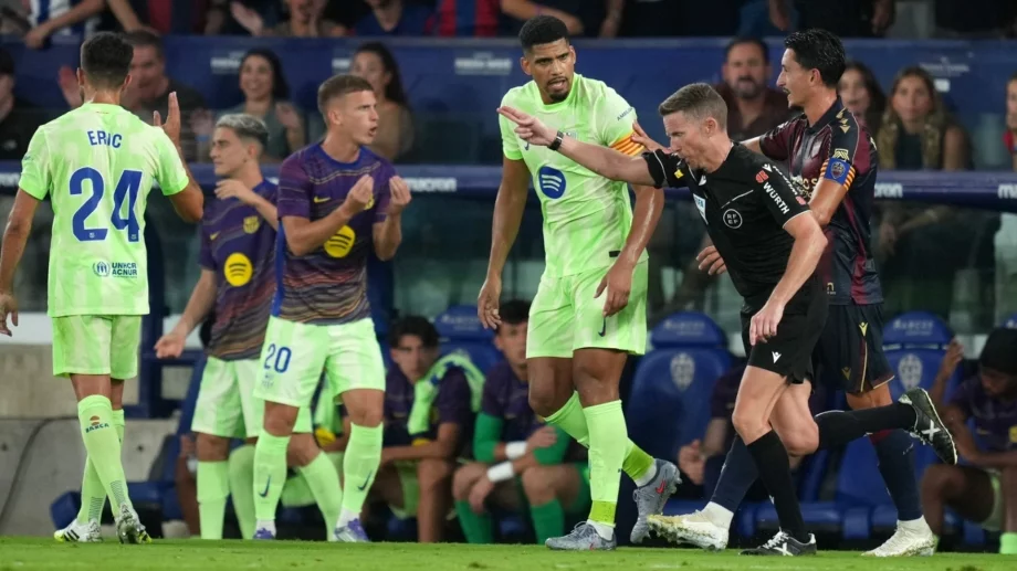 Барселона се нуждаеше от щастлив автогол и обрат, за да избегне резил срещу новак