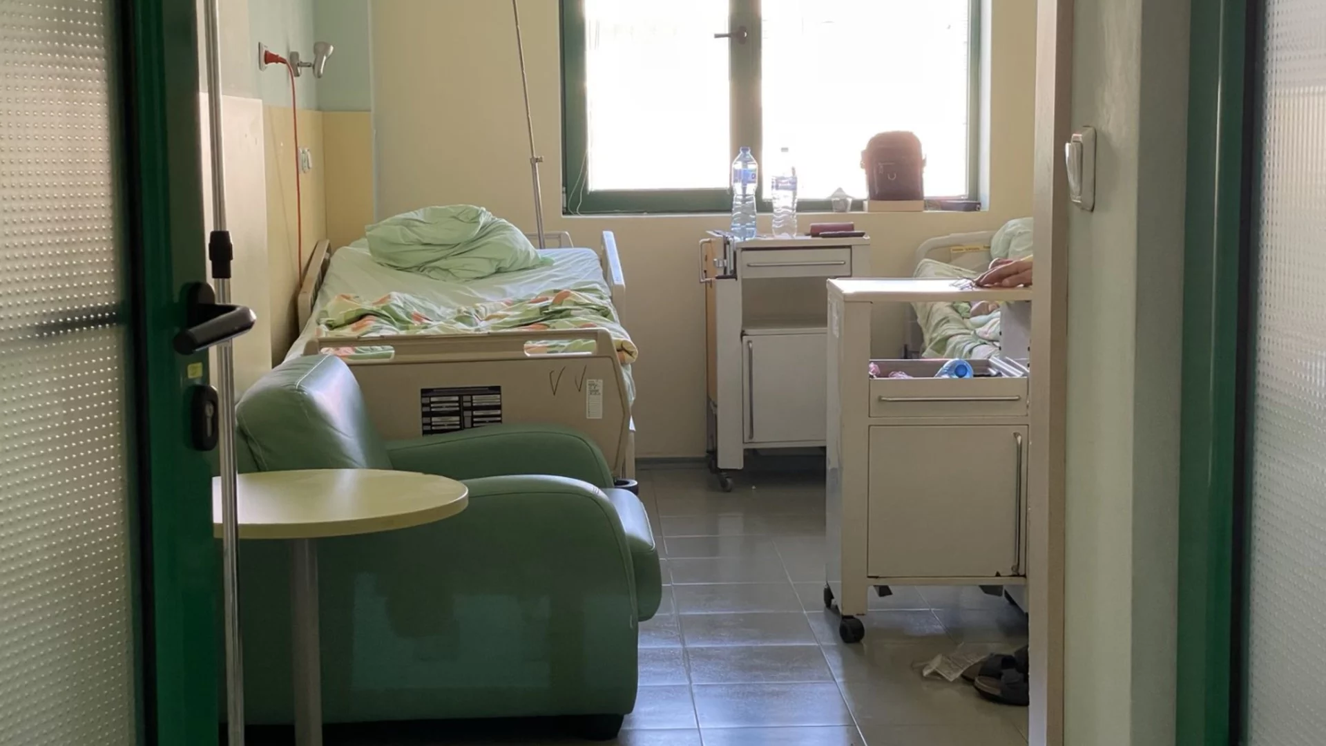 След като ражда второто си дете: 21-годишна жена почина в болница в Русе