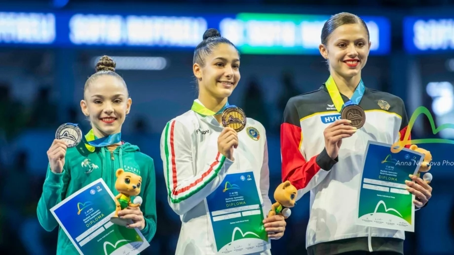 Страхотна Стилияна Николова се връща с 5 медала от световното