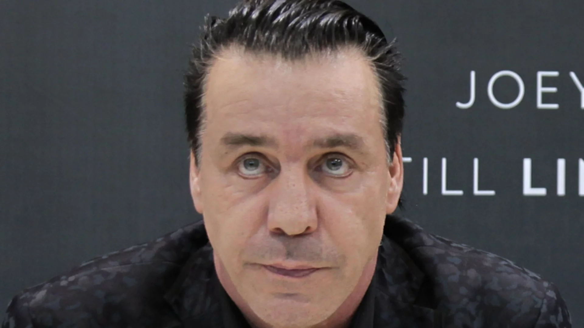 Заснеха Тил Линдеман от Rammstein в психиатрична болница (СНИМКА)