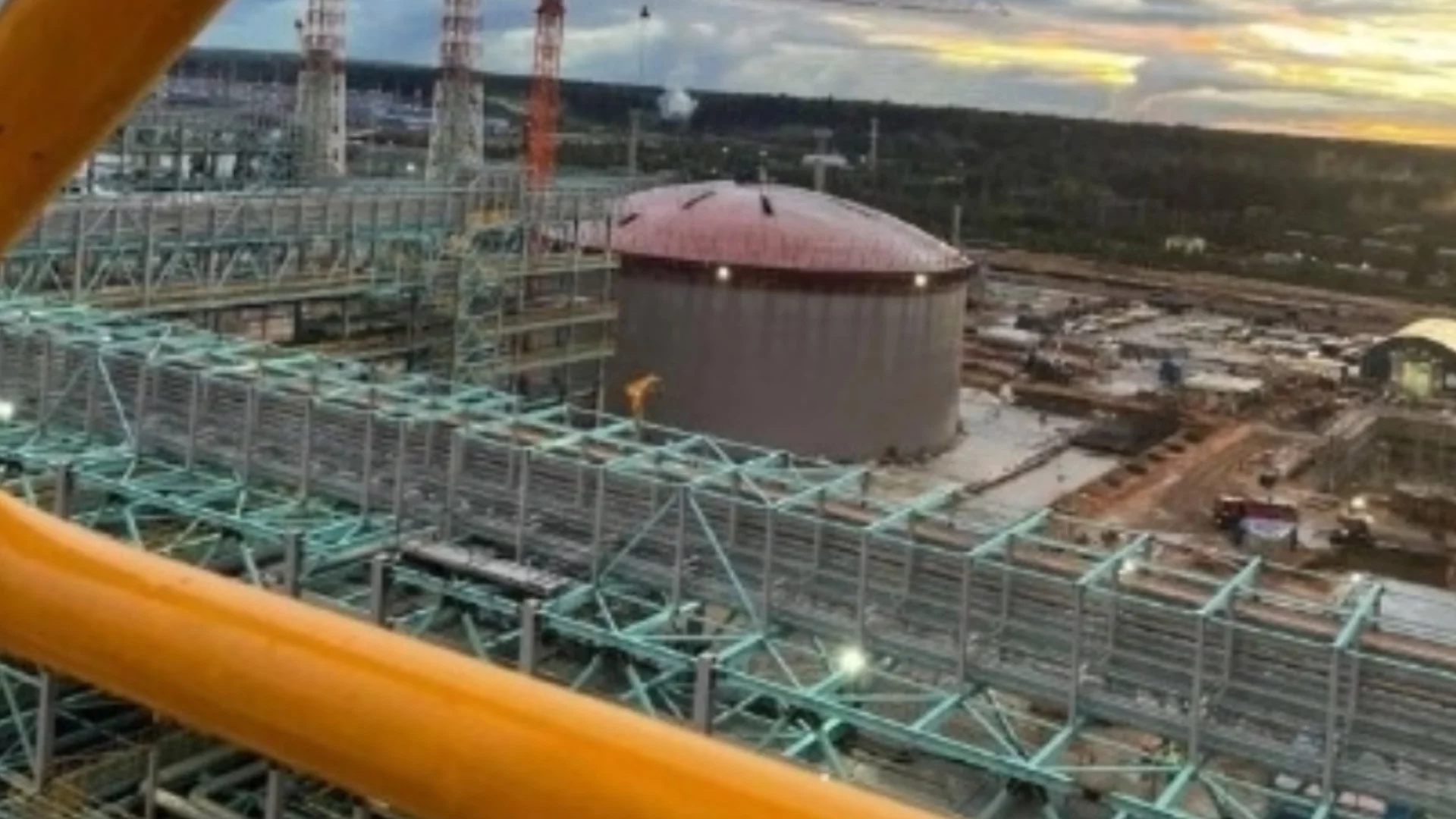 Втечнен газ и руски петрол: САЩ предлагат морков, Русия се мотае, украинските дронове удрят (ВИДЕО и СНИМКИ)