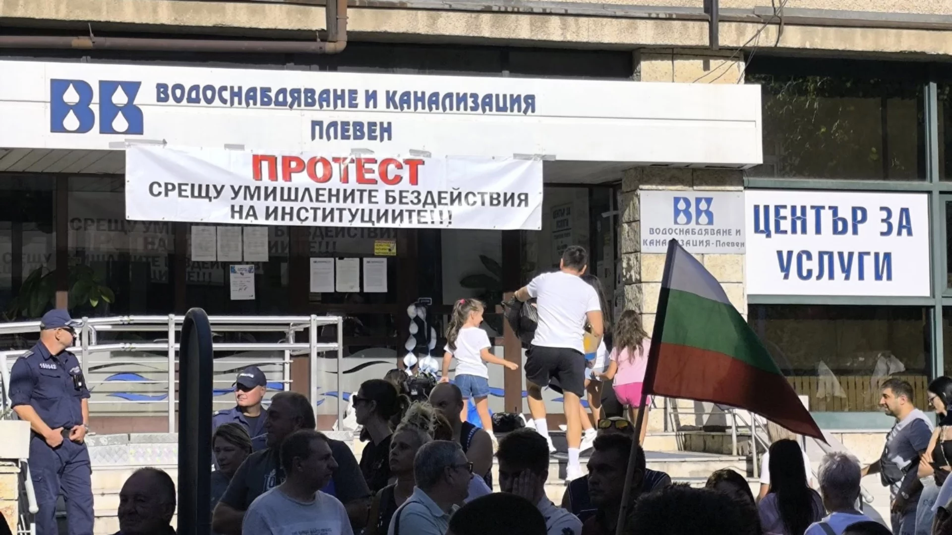 След жълтия картон от премиера: Областният управител на Плевен чака да му поискат оставката, за да я даде