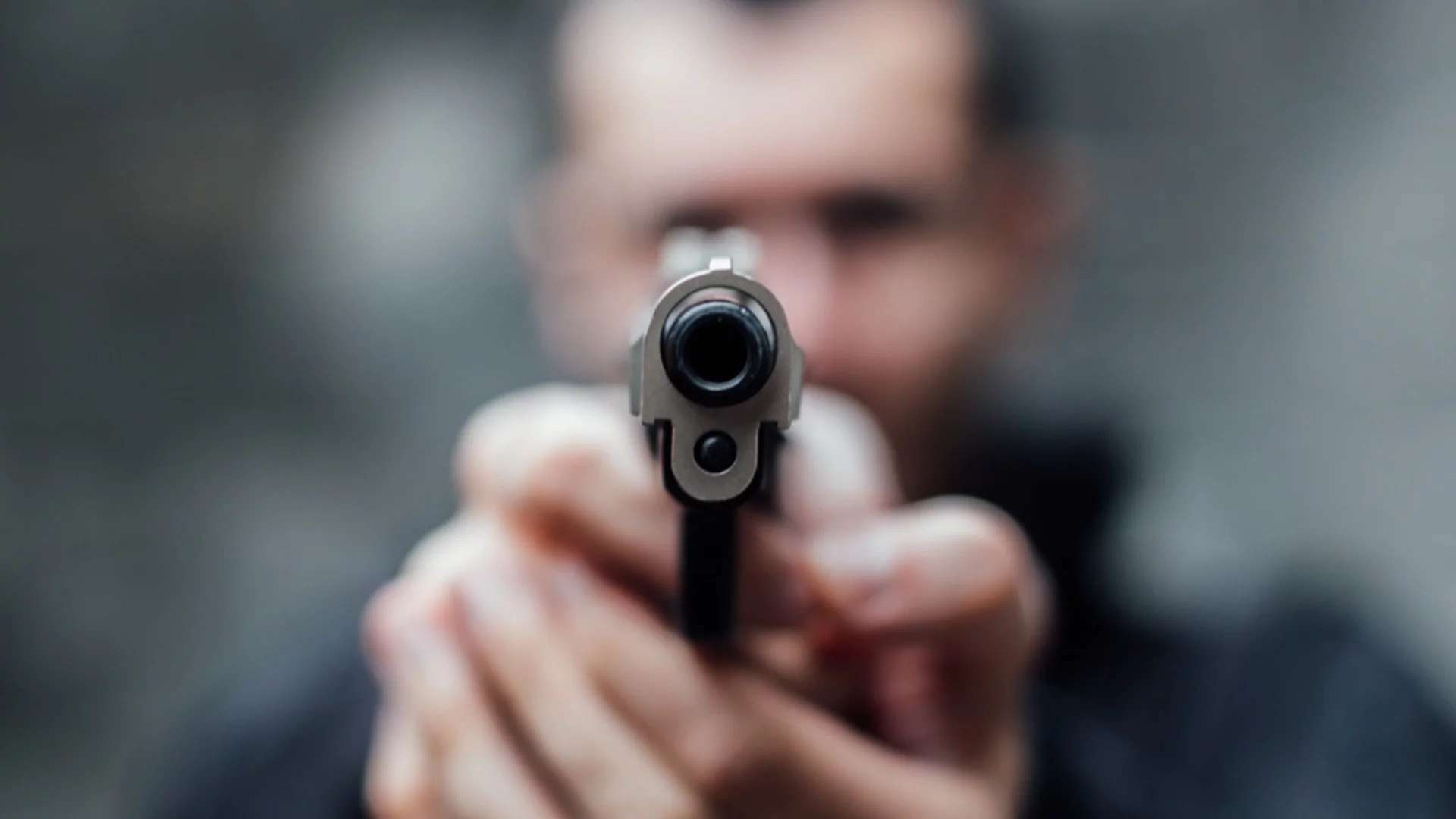 Мъж се закани да убие родителите си