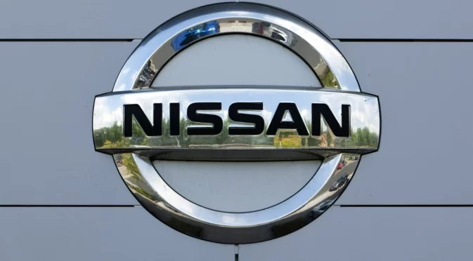 Акциите на Nissan се сринаха след решението на Mercedes-Benz да продаде своя дял