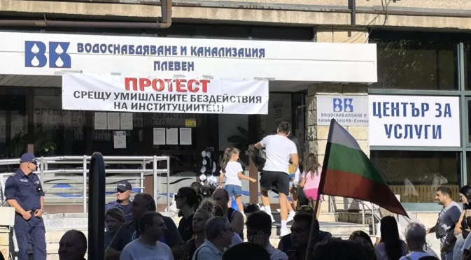 Заради безводието: Желязков показа жълт картон на областния управител на Плвевен