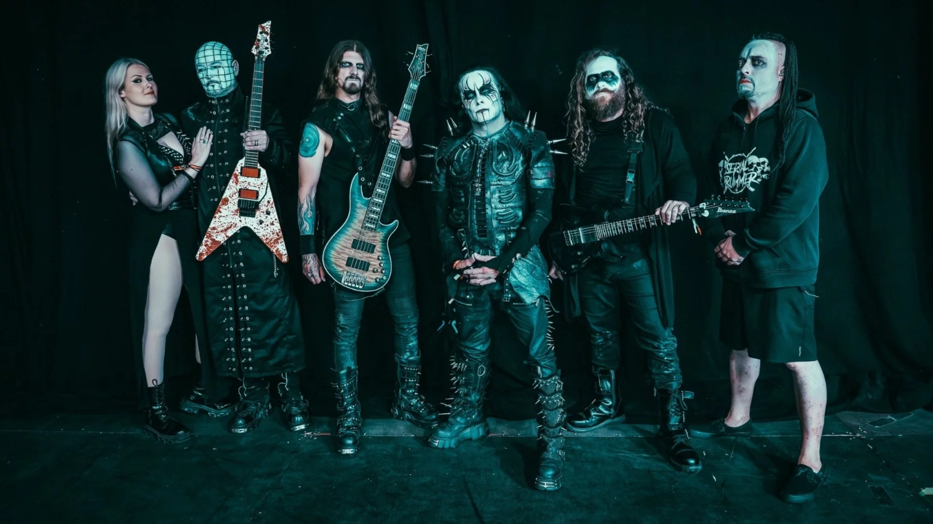 "Глупави клоунски изцепки": Двама от Cradle of Filth напуснаха групата насред турне