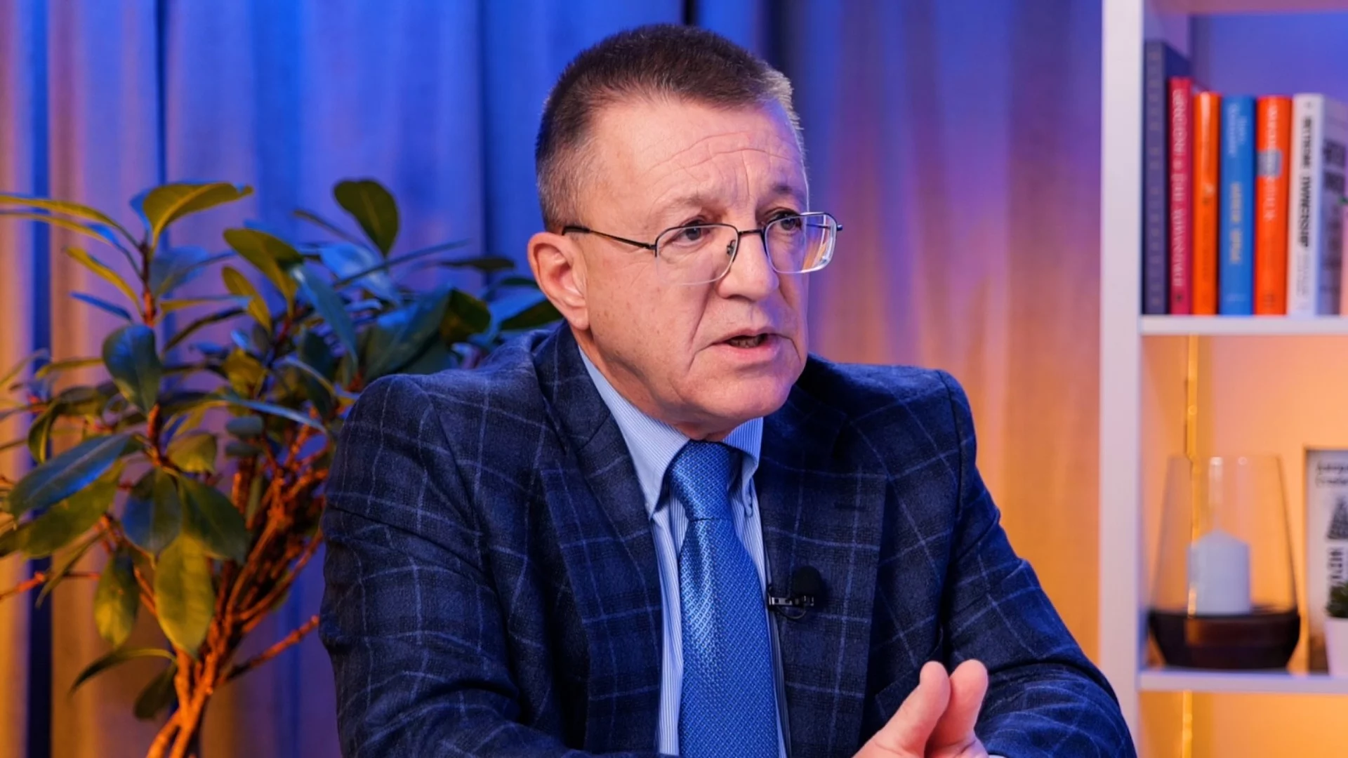 "Премиерът да вдигне жълтия картон на Борисов и Пеевски"