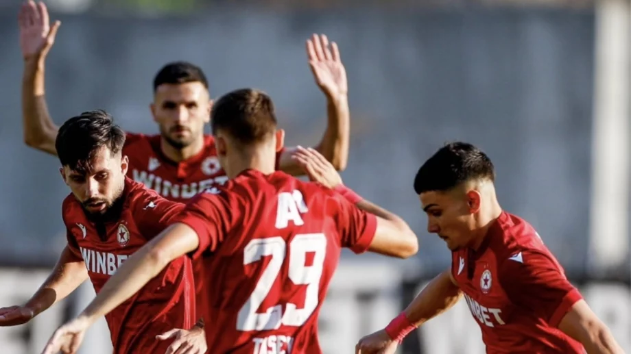 Подигравка: "Средняци" в Първа лига скриват шапката на ЦСКА