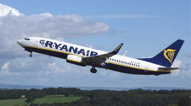 Служителите на Ryanair ще дебнат за голям багаж, дават им и бонуси