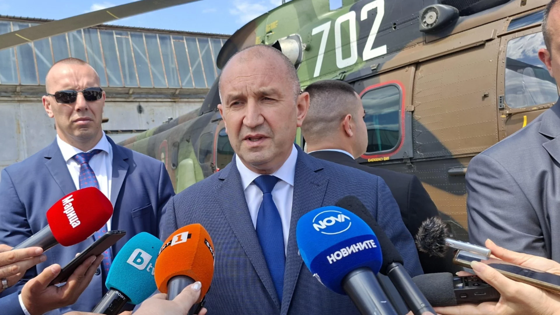 Радев с амбиции за българско участие в "Еърбъс", пак захапа Борисов за "Райнметал" 