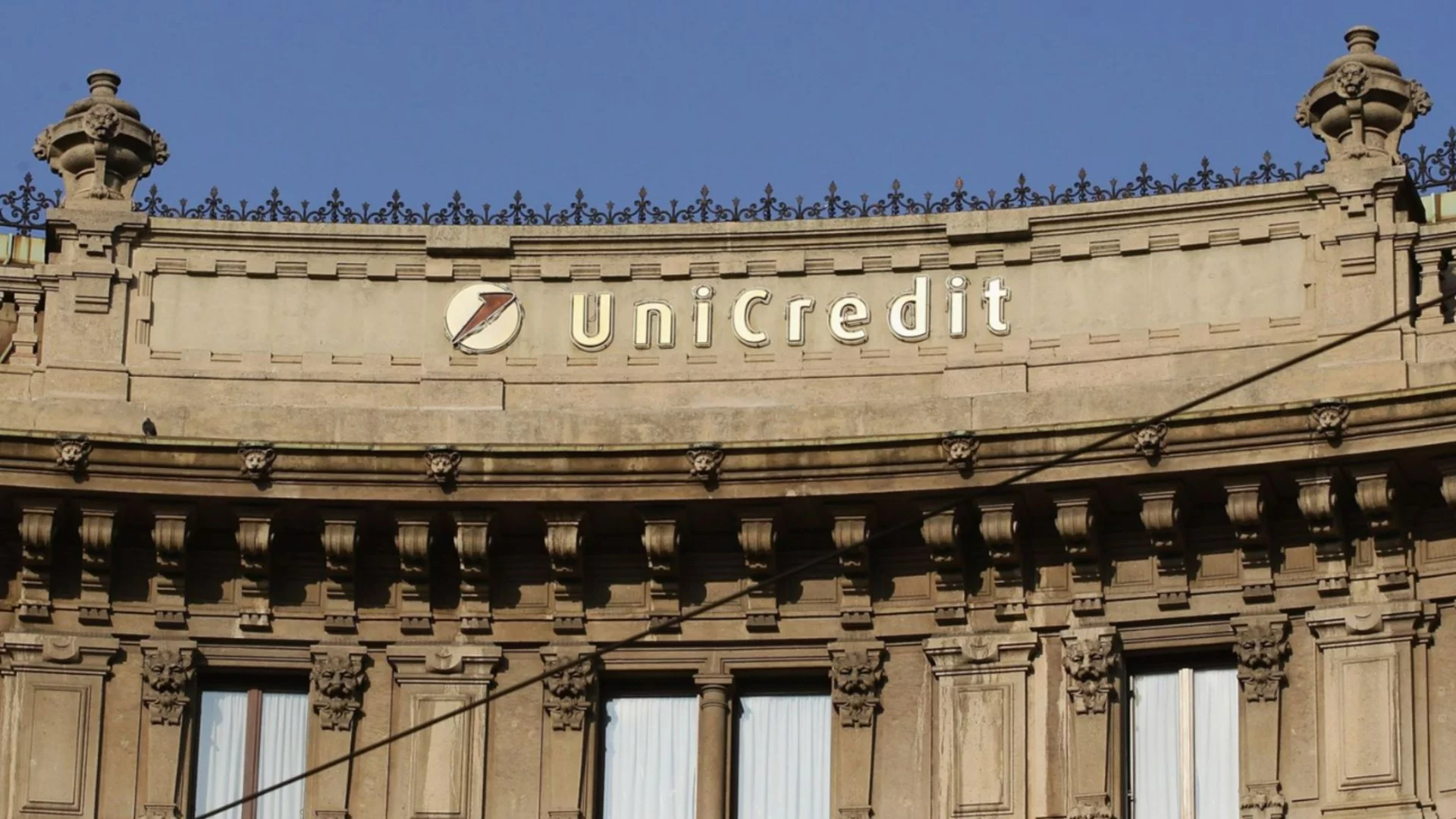 UniCredit увеличи дела си в Alpha Bank