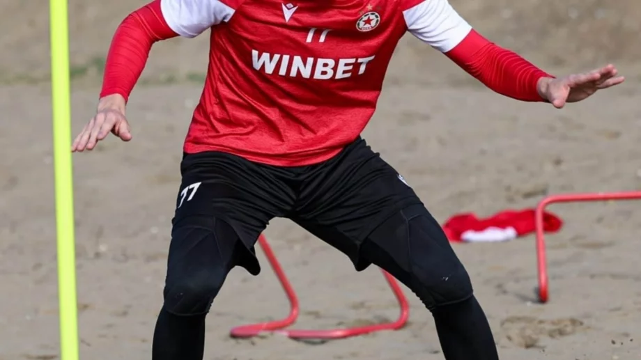 ЦСКА плати 2 милиона, посрещна го като спасител, но го закотви на пейката