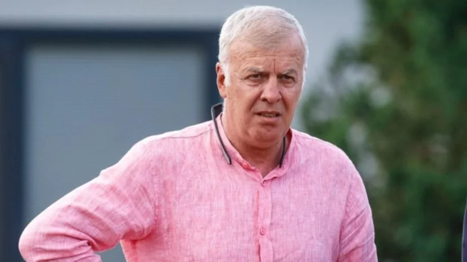 Беше №1 в Левски, скара се с Наско Сираков и си тръгна, а сега блести в чужбина